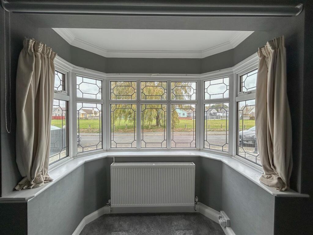 ALTNERATIVE VIEW OF LONGE/DINER