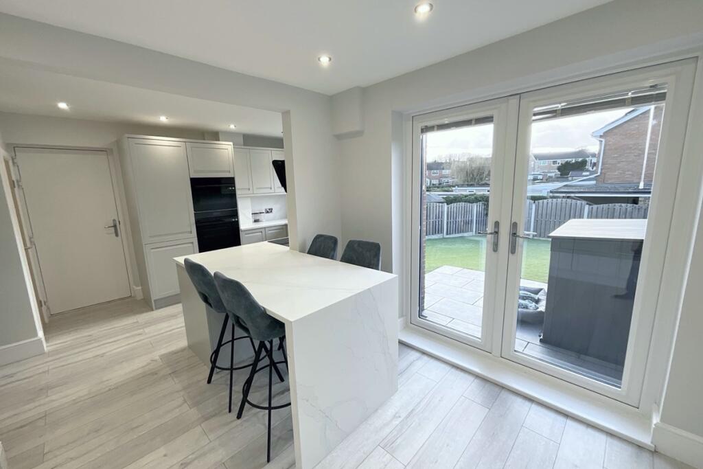 KITCHEN /DINING ROOM