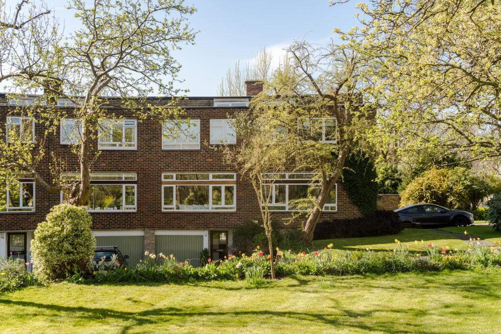 272720 - 75 Hall Drive-7.jpg