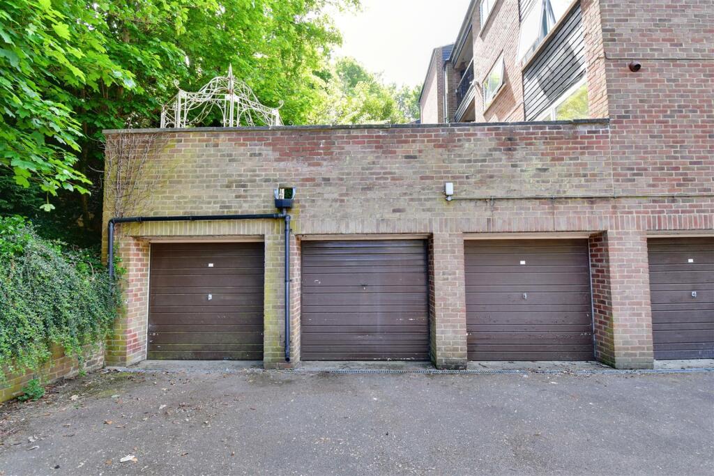 Garage.jpg