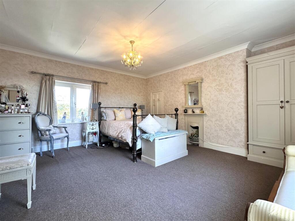Master Bedroom 598