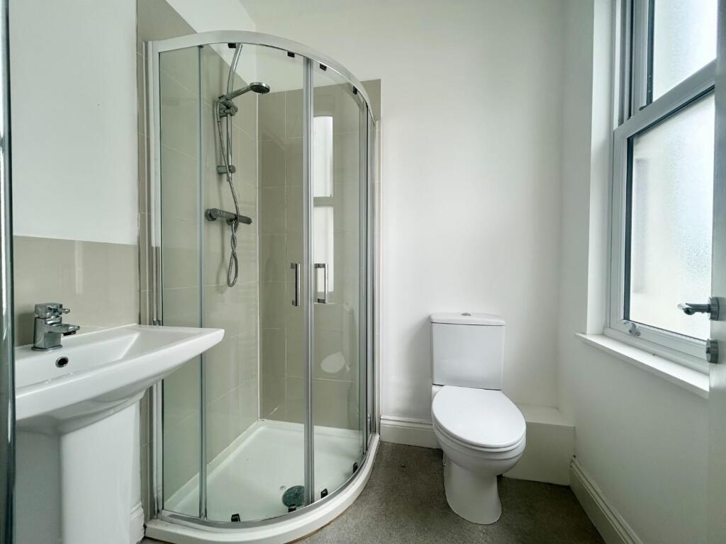 Ensuite shower room.jpg
