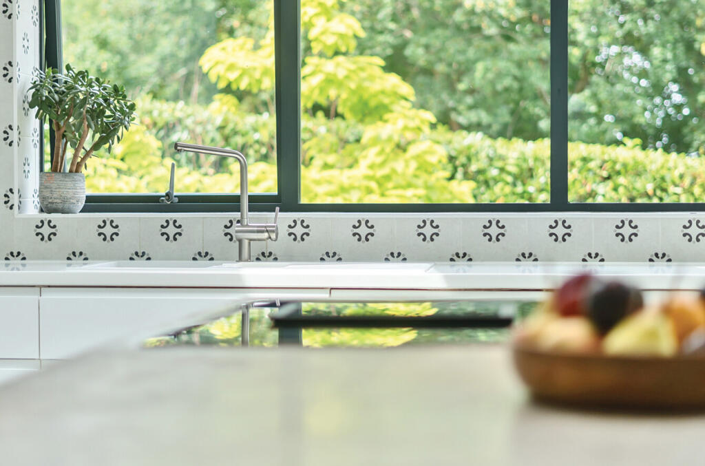 1310935-19-685c44...