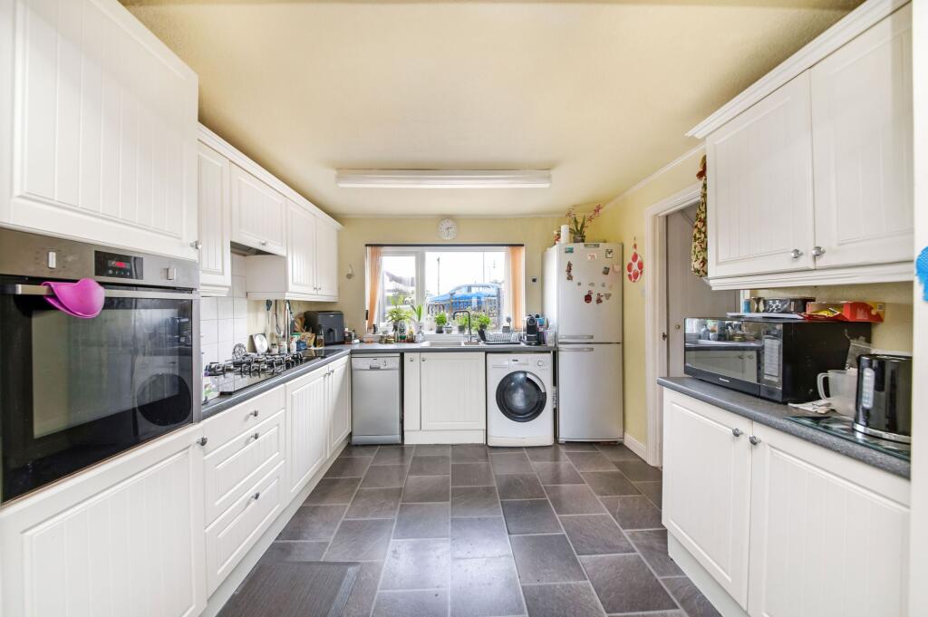 OPEN-PLAN DINING KITCHEN