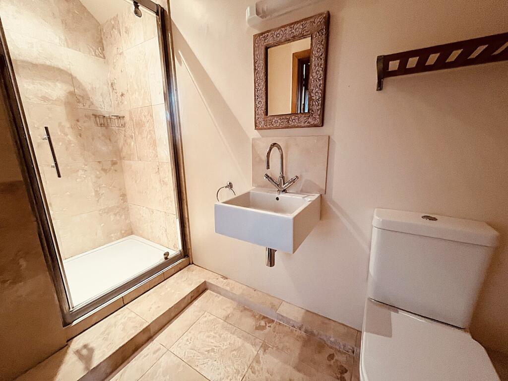 En Sutie Shower Room