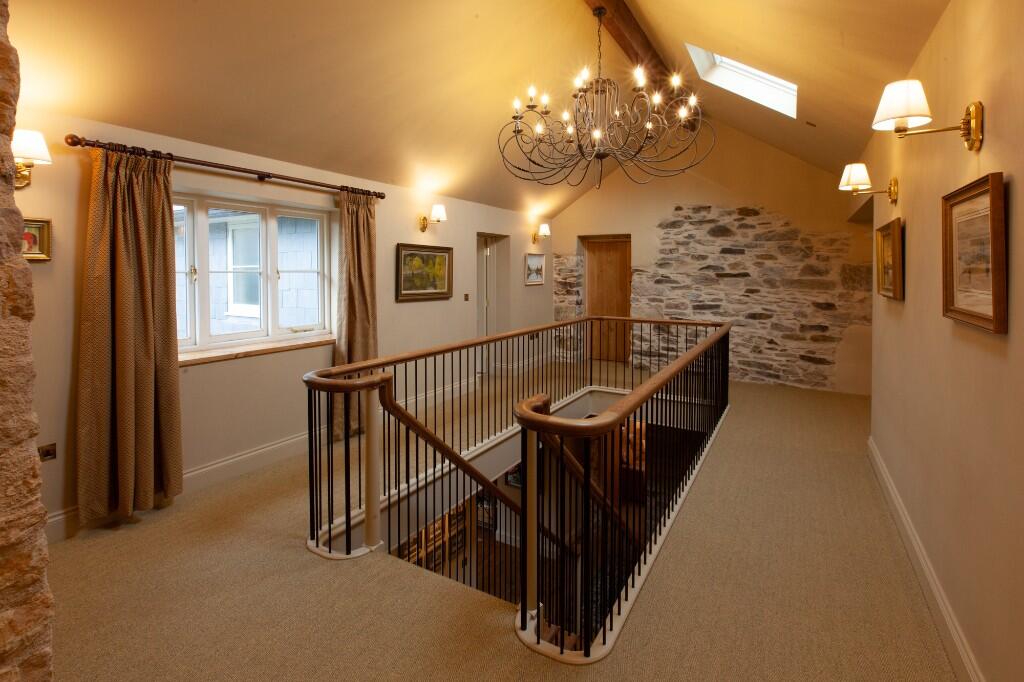 Vaulted landing
