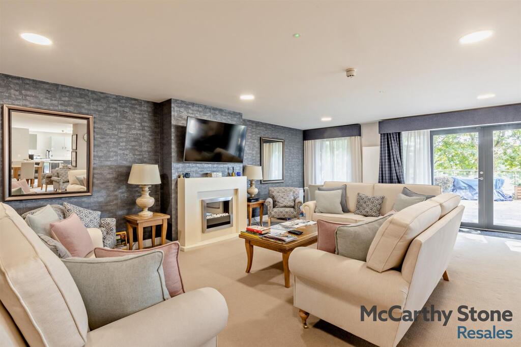 Homeowners Lounge