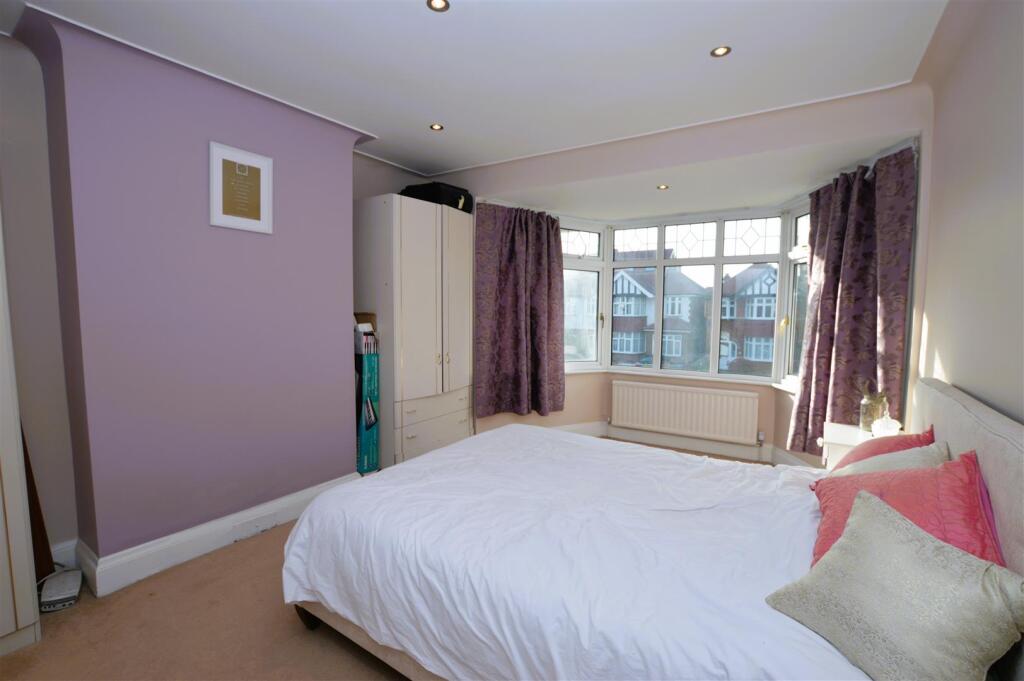 153 Percy Road bed2.JPG