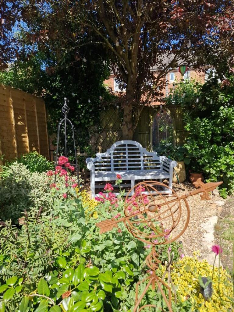 Rear external garden bench.jpg