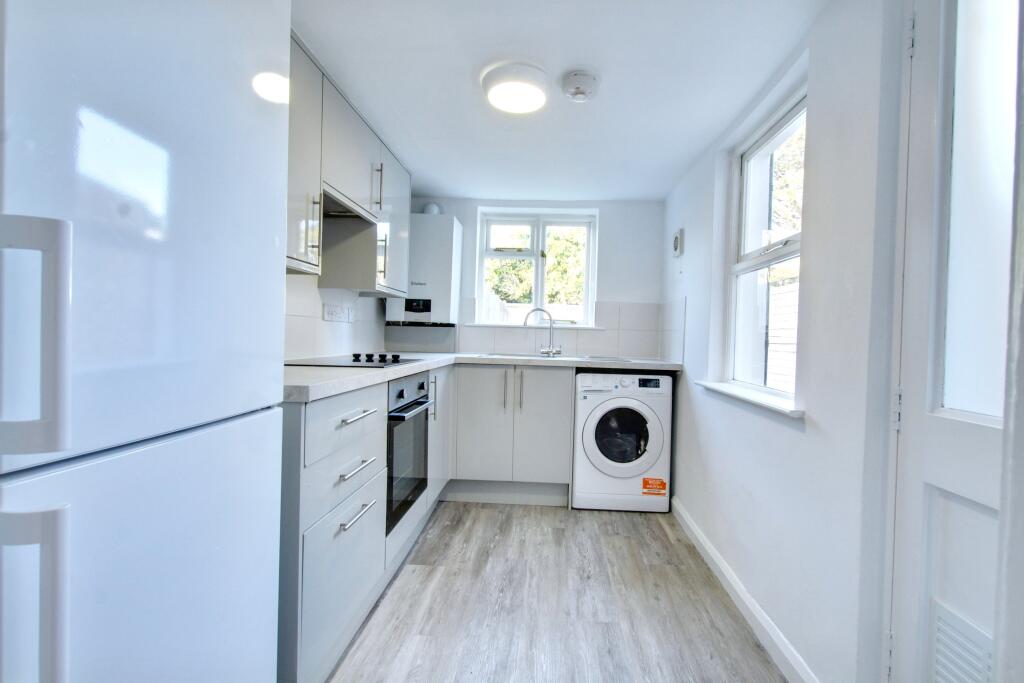 5.KITCHEN.jpg
