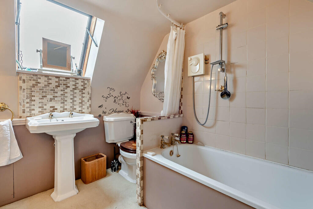 8598428-interior2...