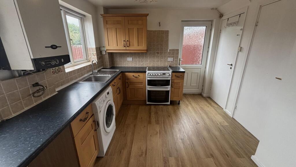67 macdonalds close kitchen 2.jpeg