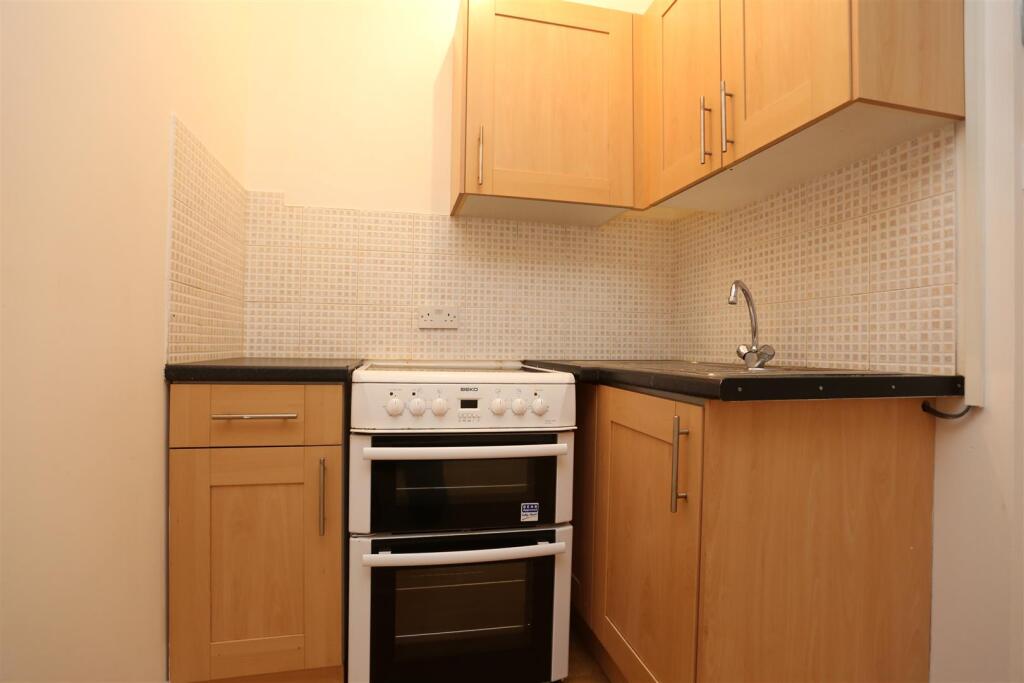 3, 13 Devonshire Place Kitchen.JPG
