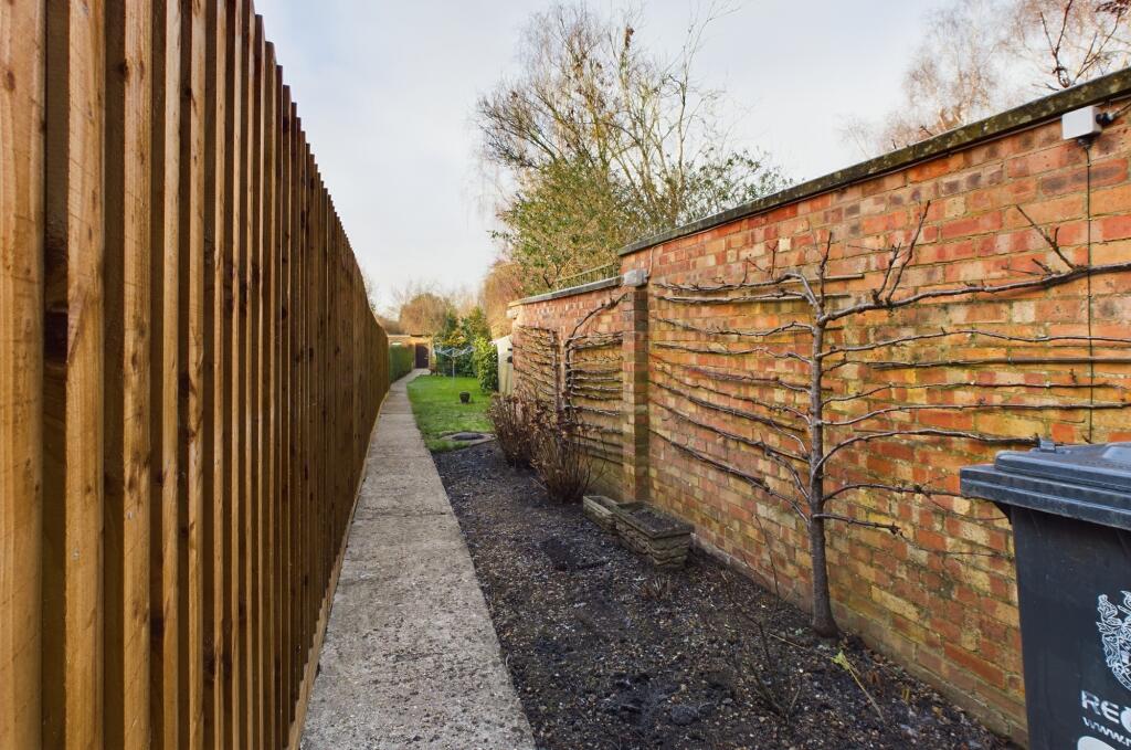 CAM02519G0-PR0212-STILL008