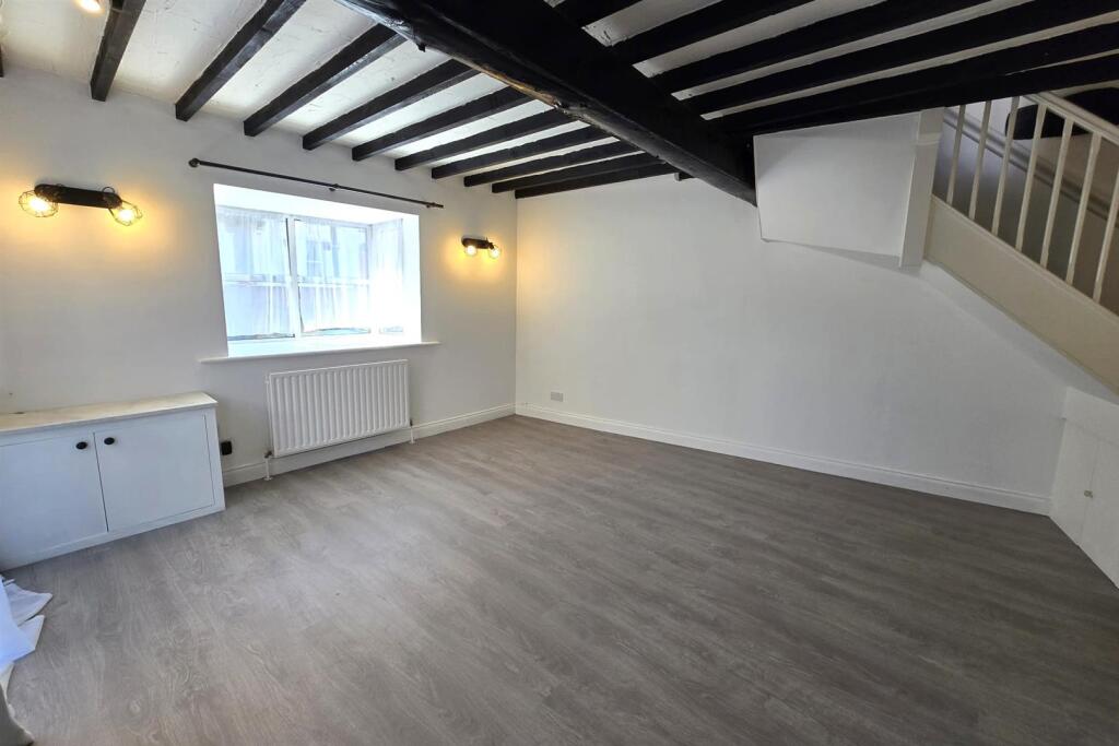 Lounge Diner (2).jpg