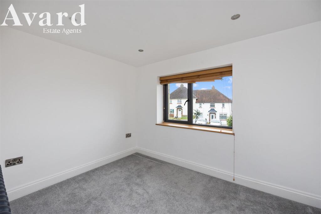 Warnham Rise_9-001.jpg