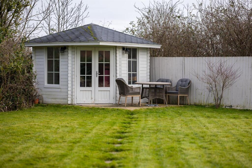 23 - Tynings House - GL51 4XF - Web.jpg