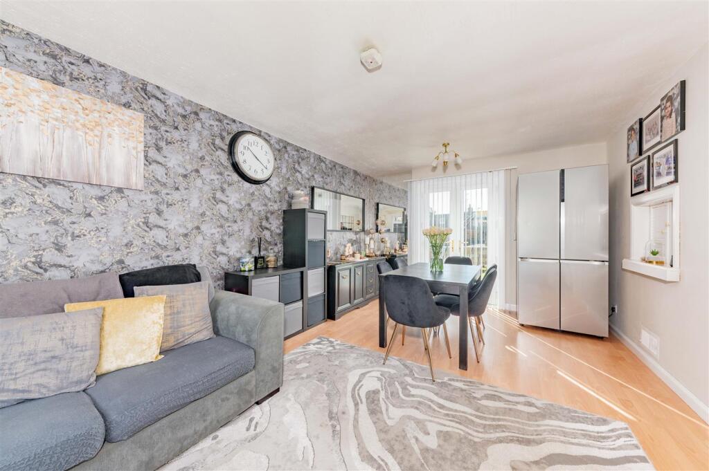 6 Smieton Court Carnoustie-2.JPG