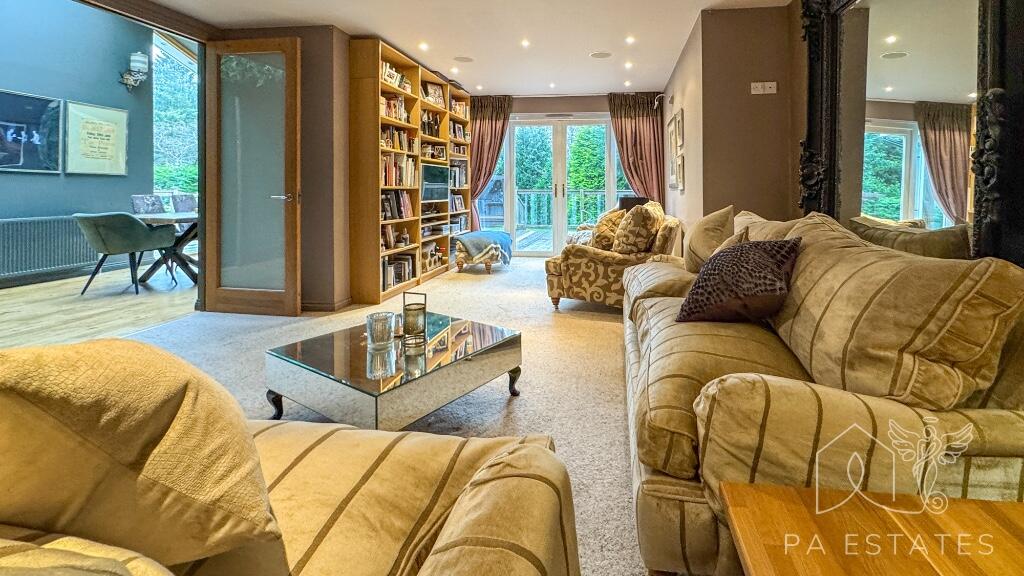 Reception room.