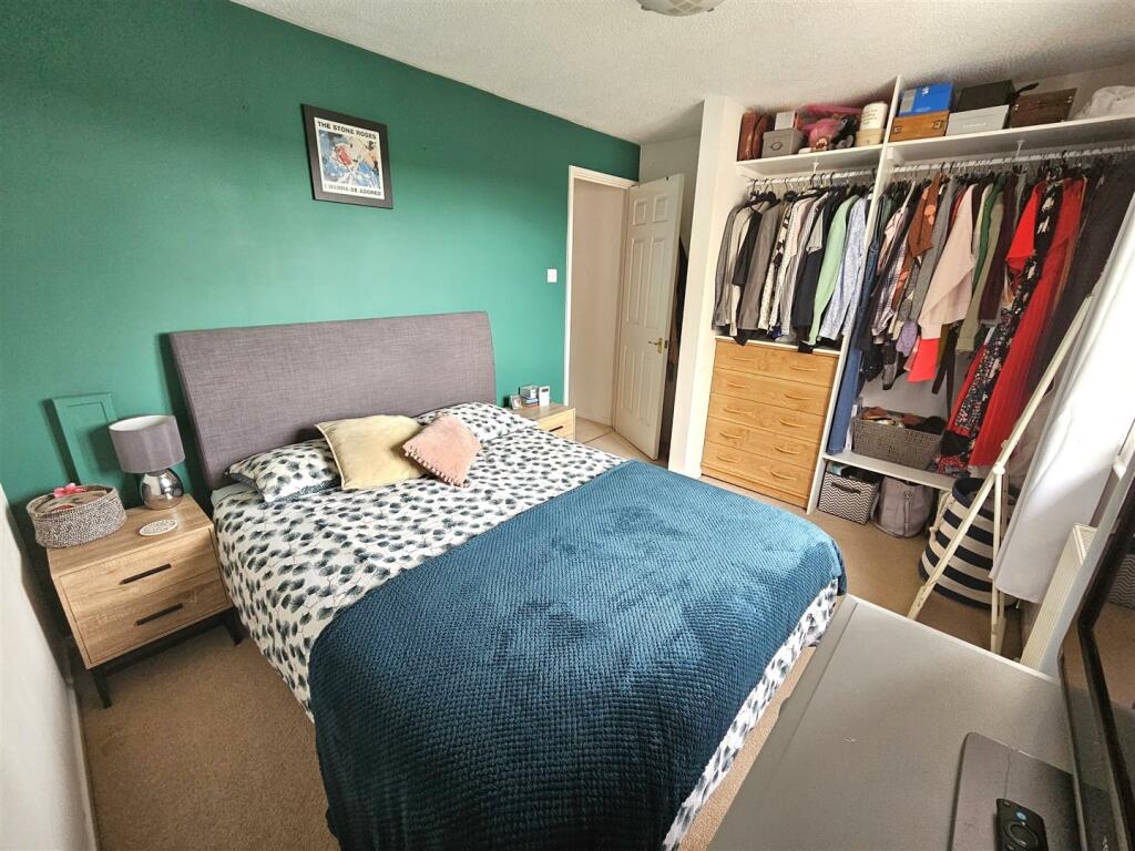 Bedroom 1 (2).jpg