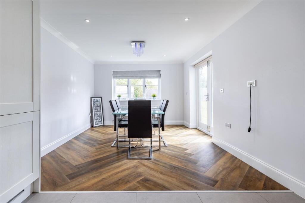 1a, Bumbles Green (2).jpg