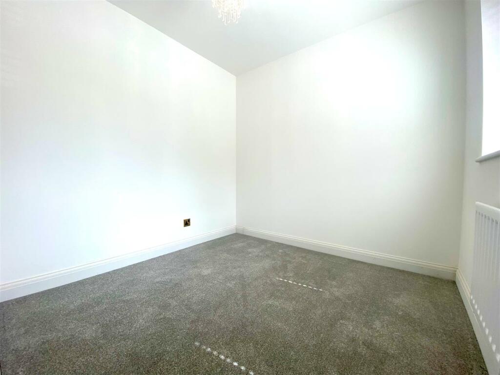 bedroom 5.jpg