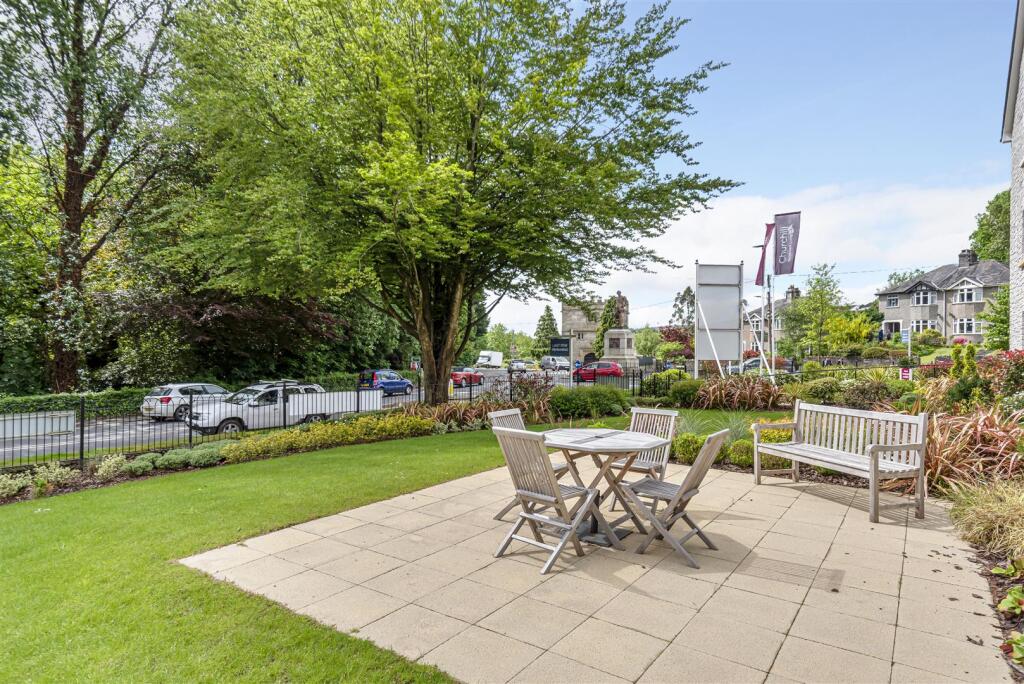 Owners Patio Area (2).jpg