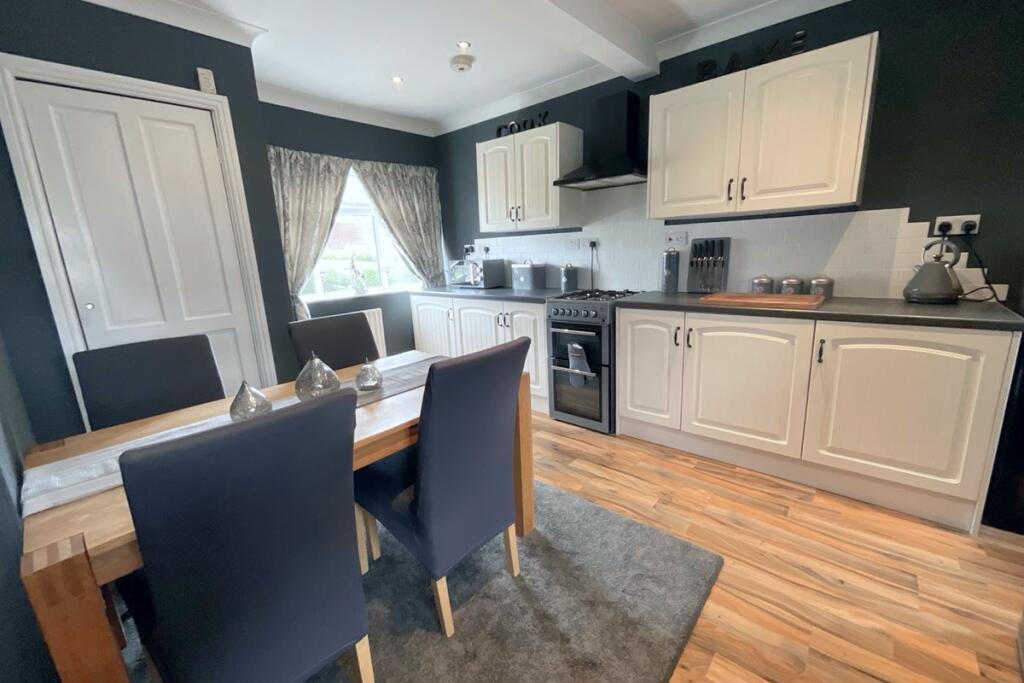 kitchen/dining room 
