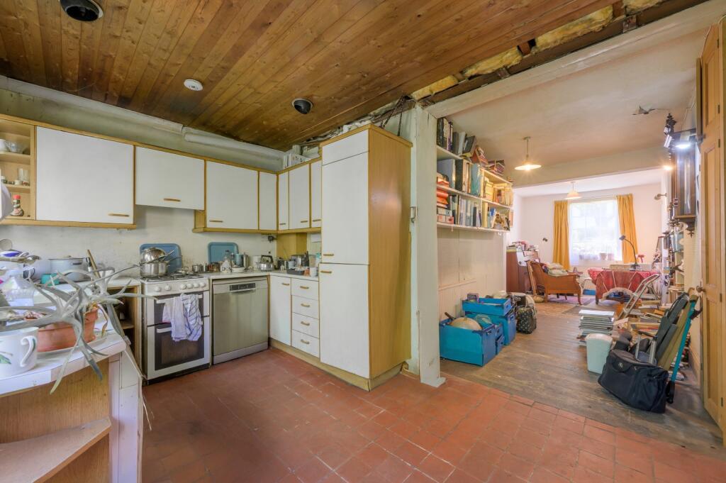 Kitchen  / Reception