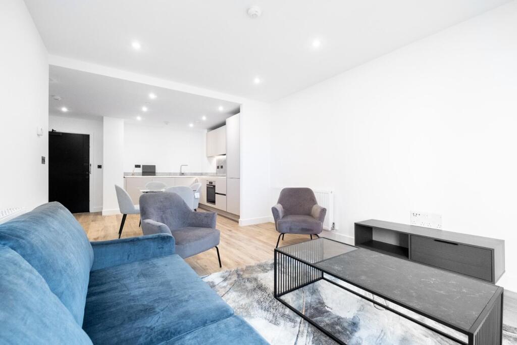 Lounge/Dining Area