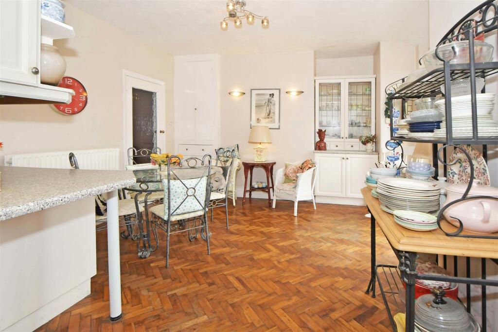 Kitchen / Breakfast Room