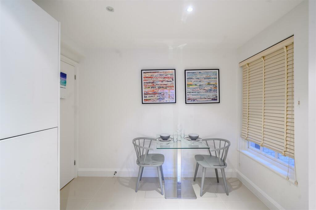 8452739-Interior06.jpg