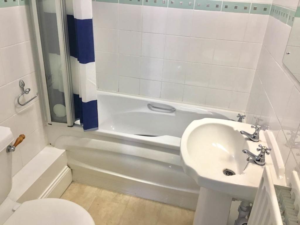 Main bath.jpg