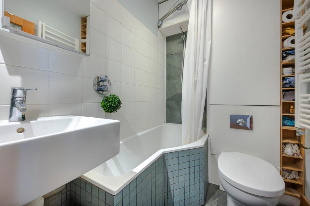 BATHROOM 1.jpg