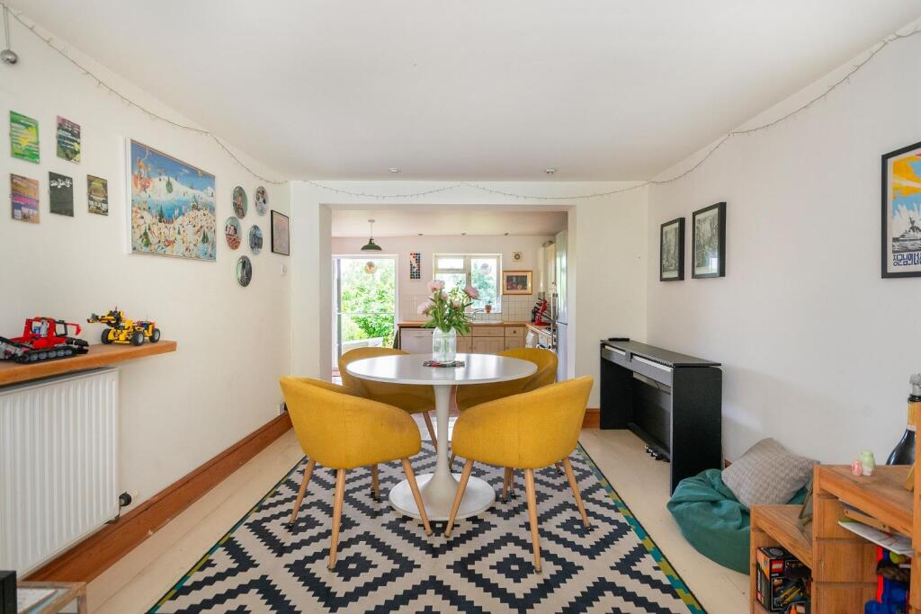 1S5R1KE - Family Dining Room A.jpg