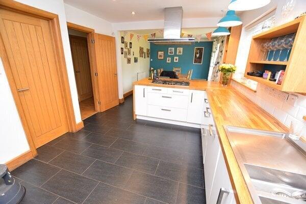 open plan dining/kitchen