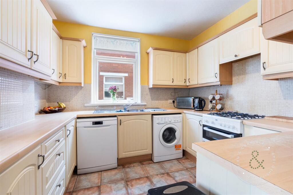 Caedelyn Road, HernCrabtree (20).jpg