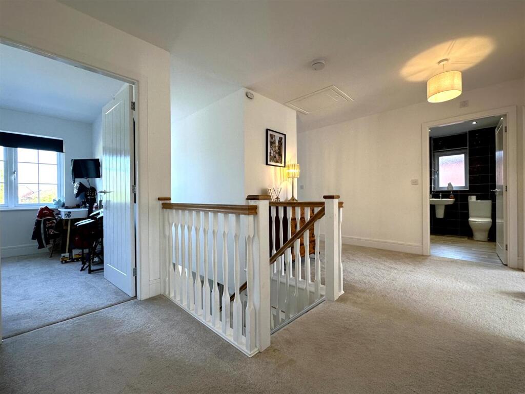 Galleried Landing 185