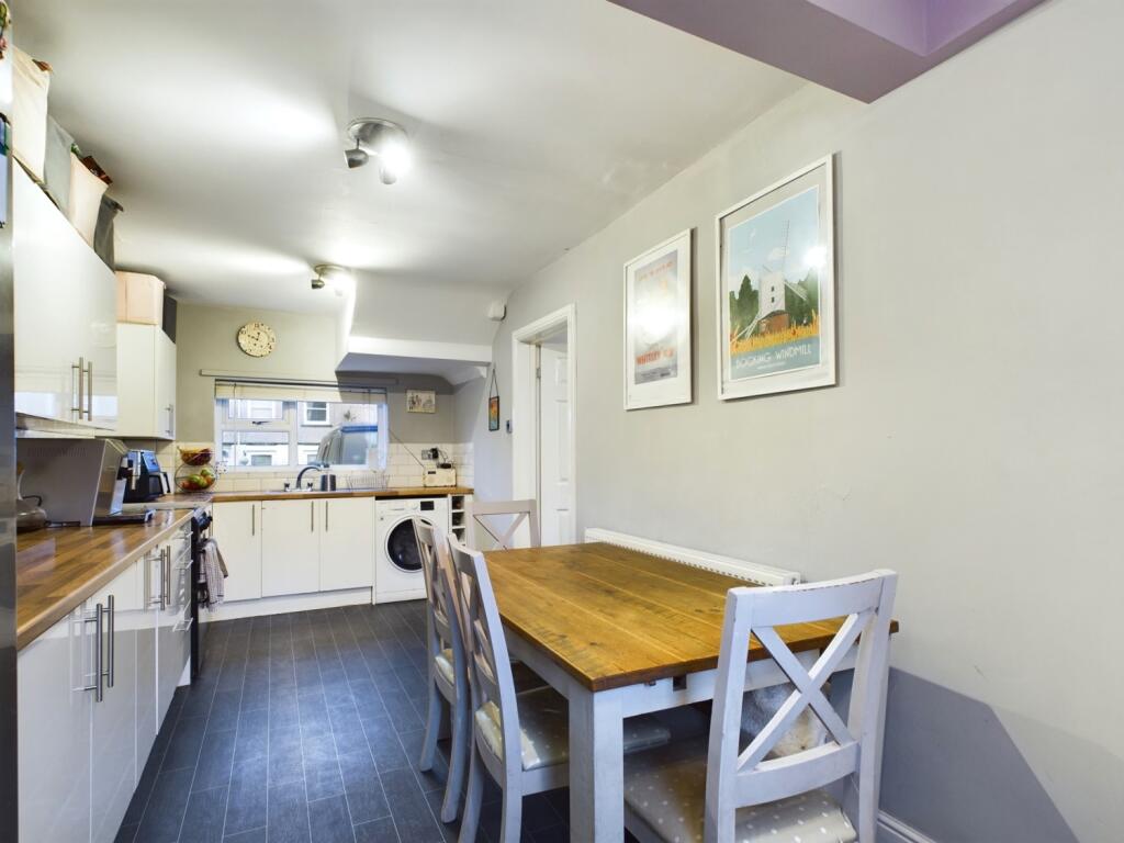 CAM02195G0-PR0060-STILL013