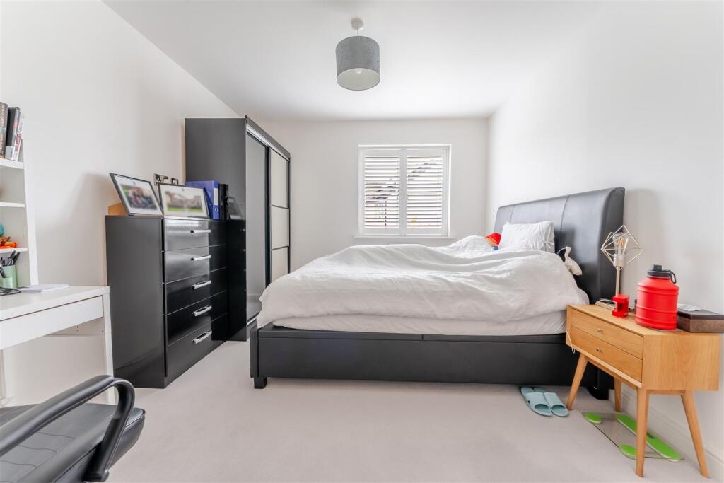 q13 - bed 3.jpg