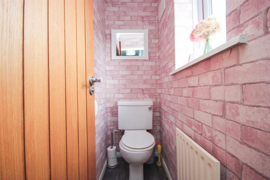 toilet..jpg