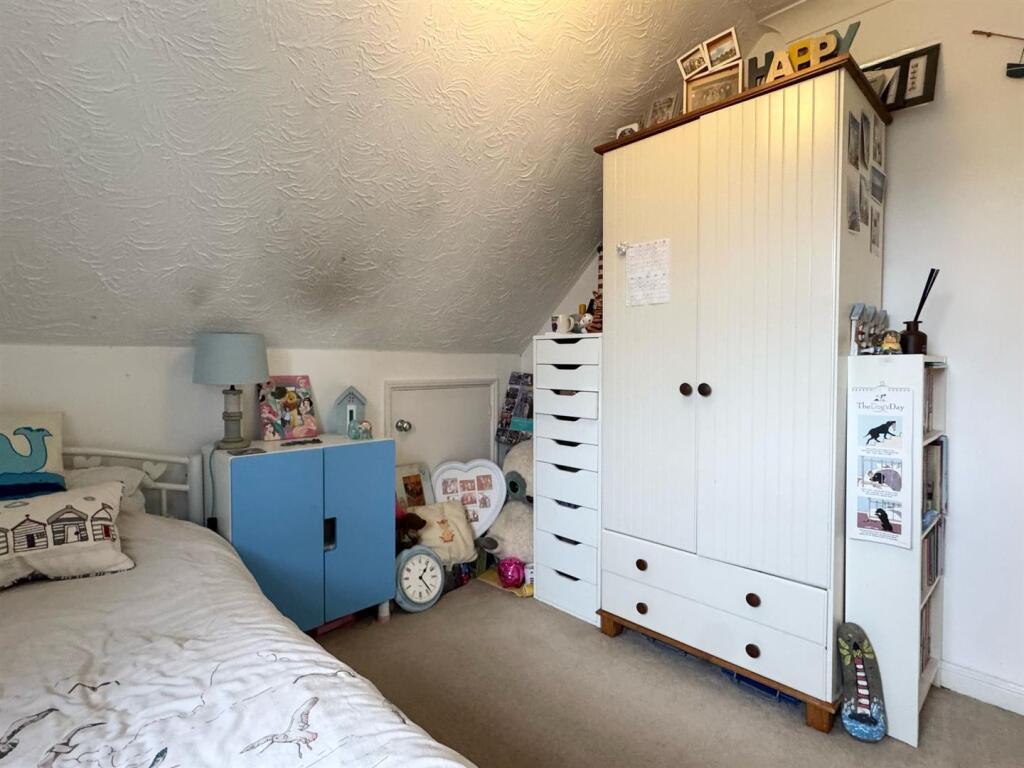 Bedroom 3 2.jpg