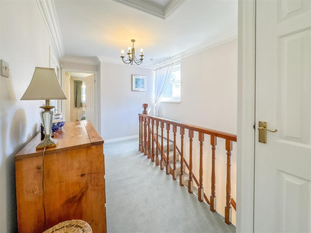 FIRST FLOOR GALLERY LANDING