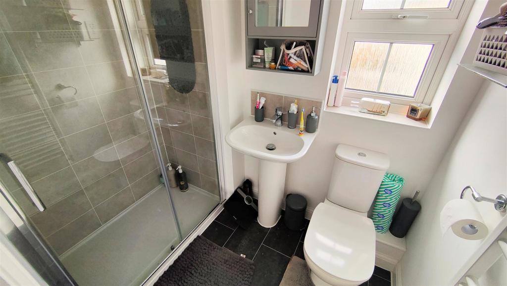 ensuite.jpg