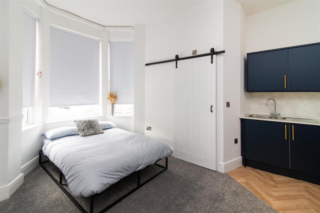 Room 1-34.jpg