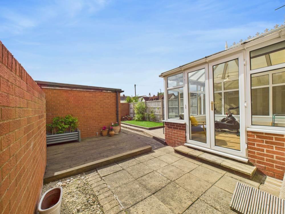 Lrg_CAM05488G0-PR0020-STILL012-thumbnail-h750-70.j