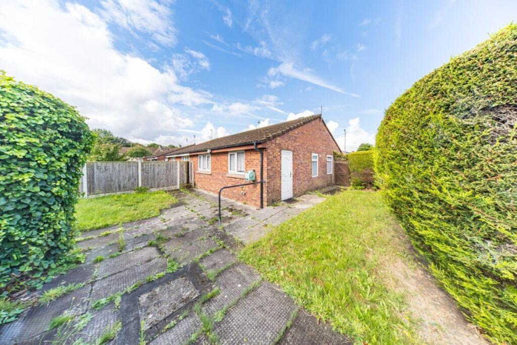 1 Crantock Close garden 2.jpg