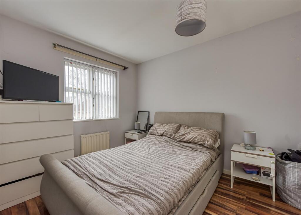 49 Dingle Road-Bedroom 1.jpg