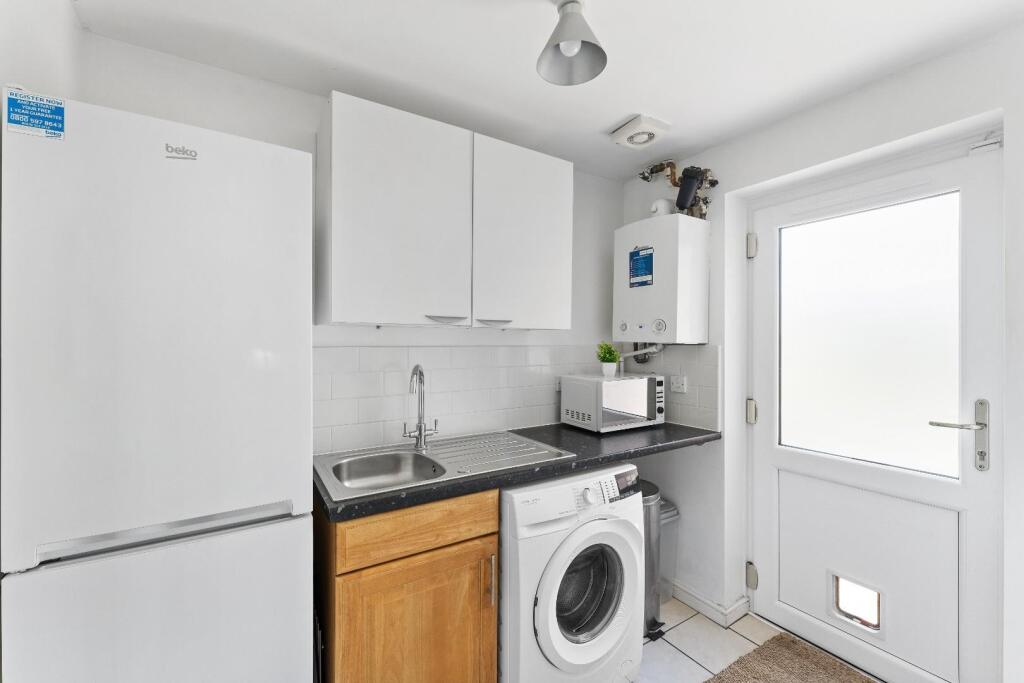 31 Grange Farm Rd  BS49 4RB 20.jpg
