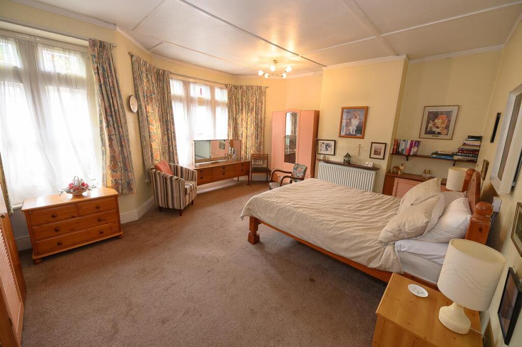Bedroom 1.jpg